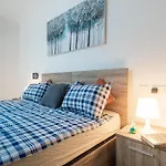 Spacious Brand New 3 Bdr 2 Bth H Appartamento *