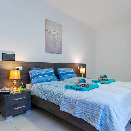 Apartment Spacious Brand New 3 Bdr 2 Bth H