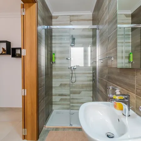 Spacious Brand New 3 Bdr 2 Bth H Apartment