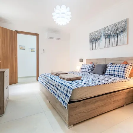 Apartment Spacious Brand New 3 Bdr 2 Bth H *