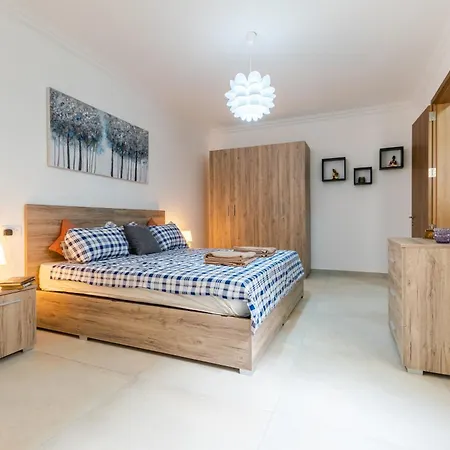 Spacious Brand New 3 Bdr 2 Bth H דירה