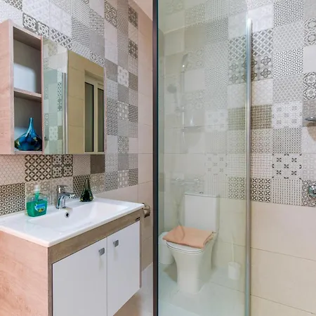 Spacious Brand New 3 Bdr 2 Bth H Apartment