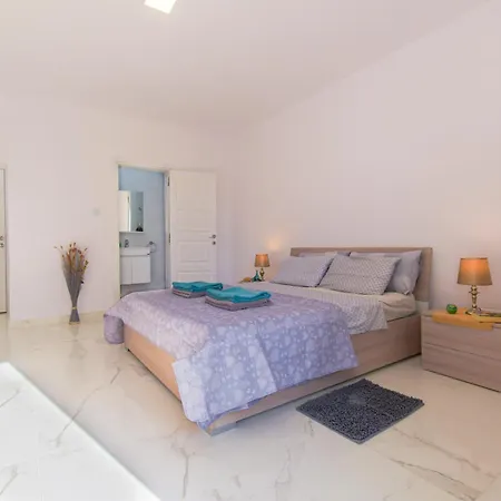 Spacious Brand New 3 Bdr 2 Bth H סיינט פול ביי