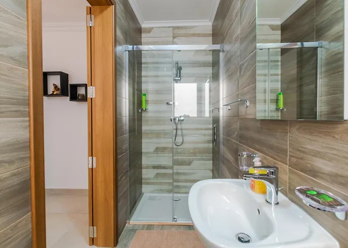 Spacious Brand New 3 Bdr 2 Bth H Apartment