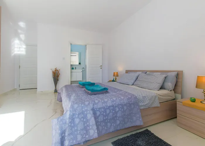 Spacious Brand New 3 Bdr 2 Bth H