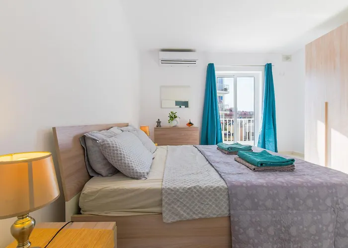 Spacious Brand New 3 Bdr 2 Bth H *