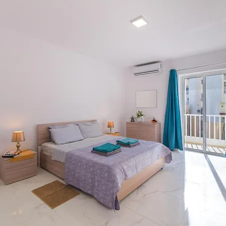 Spacious Brand New 3 Bdr 2 Bth H Daire