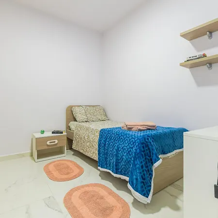 Daire Spacious Brand New 3 Bdr 2 Bth H *
